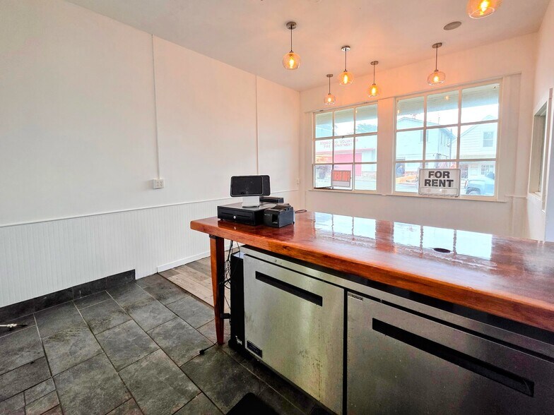 More Photos Of 10450 Lansing St, Mendocino Freestanding For Lease