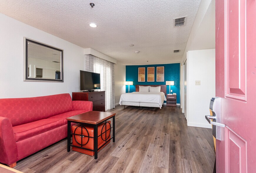 More Photos Of 1530 Howe Ave, Sacramento Hotel For Sale