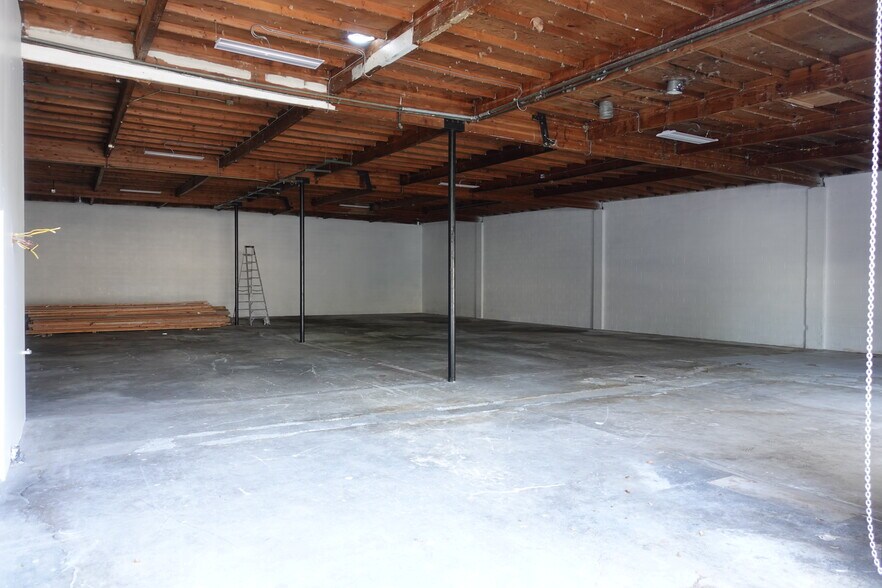 More Photos Of 18334 Eddy St, Northridge Warehouse For Sale
