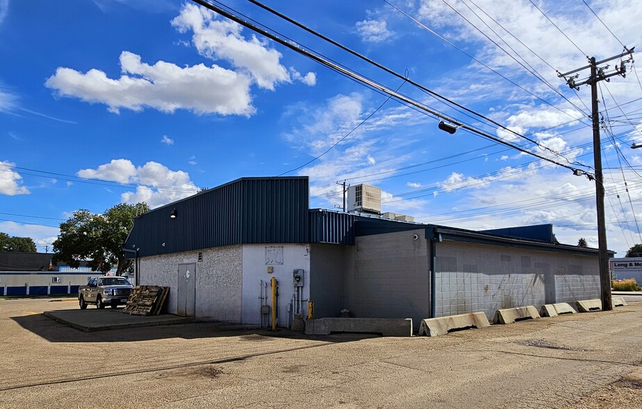 More Photos Of 11808 66th St NW, Edmonton Convenience Store For Sale