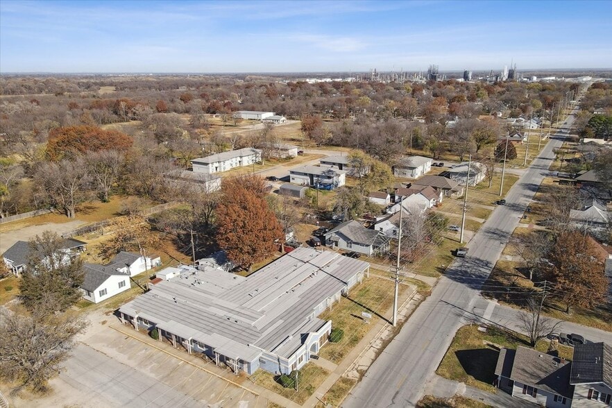 More Photos Of 720 W 1st St, Coffeyville Healthcare For Sale
