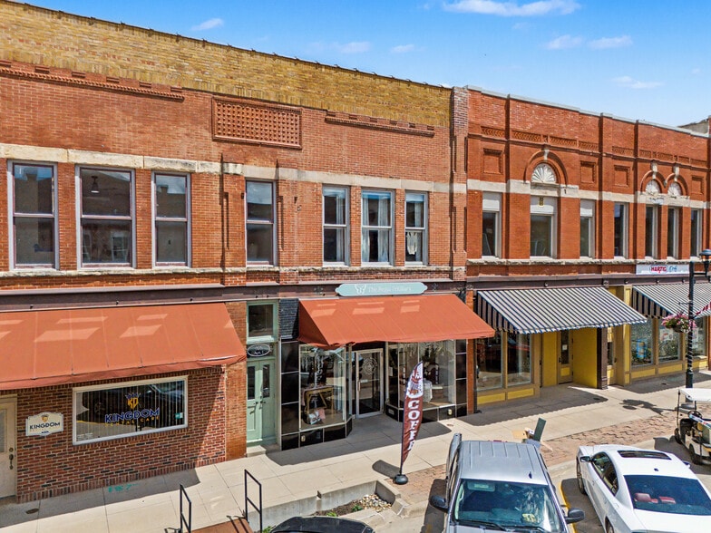 More Photos Of 806 12th St, Belle Plaine Storefront Retail Residential For Sale