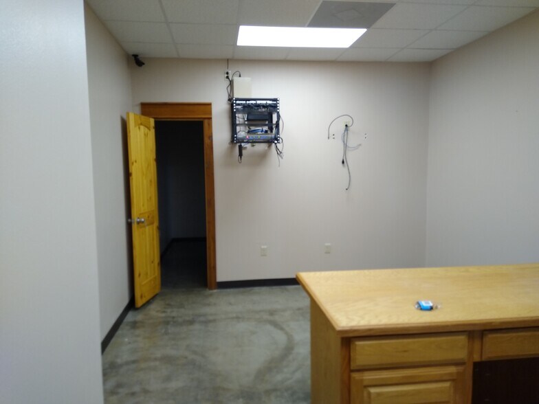 More Photos Of 800 S International Blvd, Hidalgo Freestanding For Lease