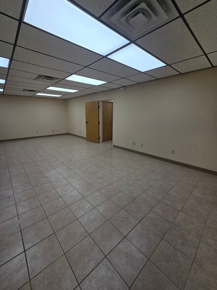 More Photos Of 3610-3616 Saturn Rd, Garland Office For Lease