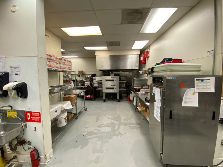 More Photos Of 5200 W Washington Blvd, Los Angeles Flex For Lease