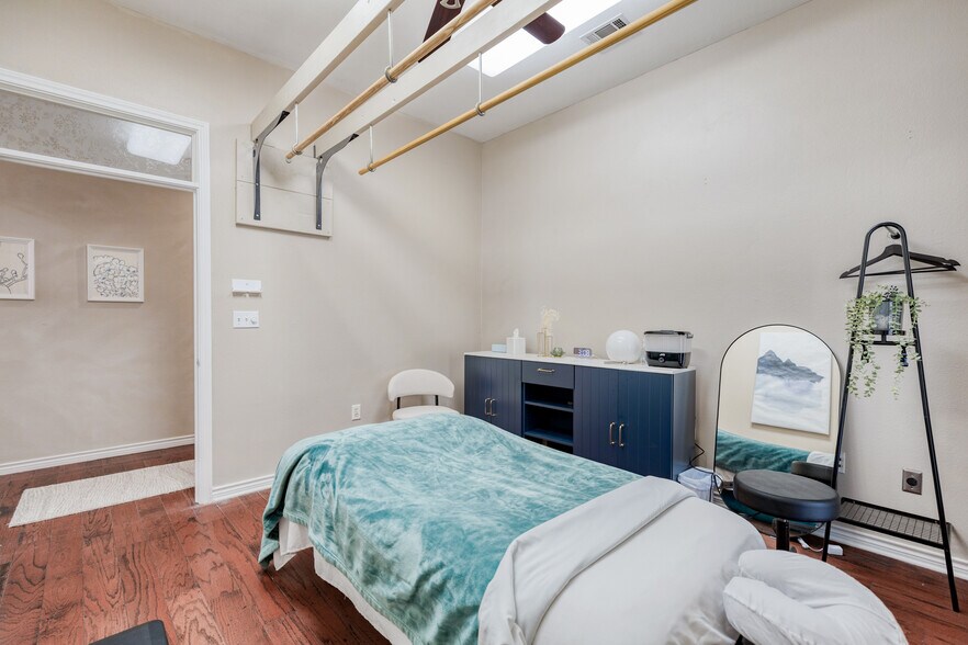 More Photos Of 12335 Hymeadow Dr, Austin Office For Sale