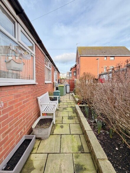 More Photos Of 46 King Edward Av, Blackpool Hotel For Sale