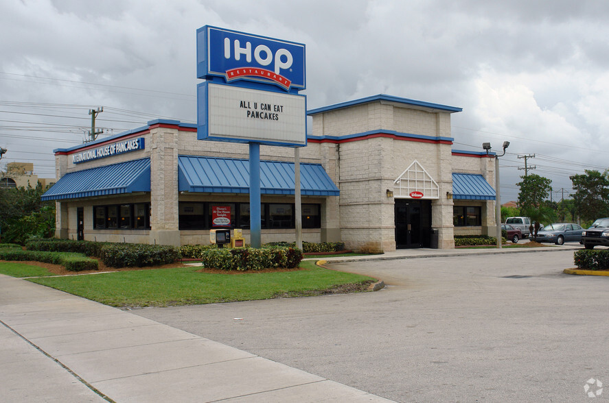 Primary Photo Of 7450 NW 186th St, Hialeah Restaurant For Sale