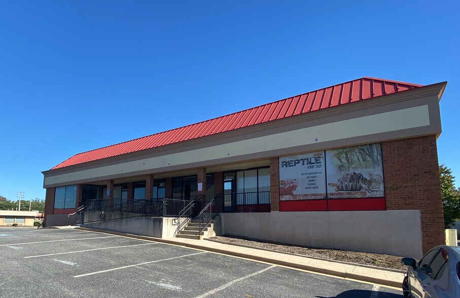 More Photos Of 100 Walkers Village Way, Walkersville General Retail For Lease