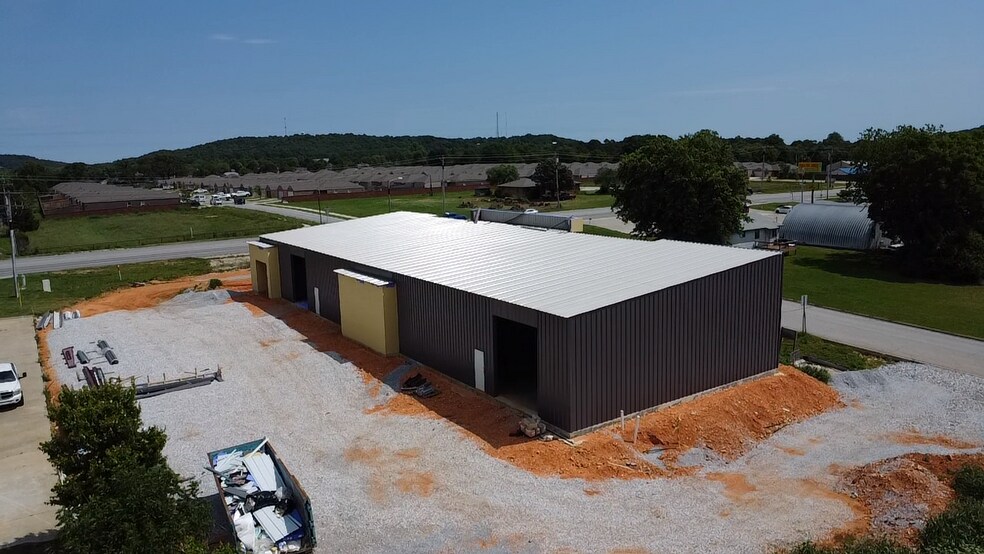 More Photos Of 2919 E Robinson Ave, Springdale Industrial For Lease