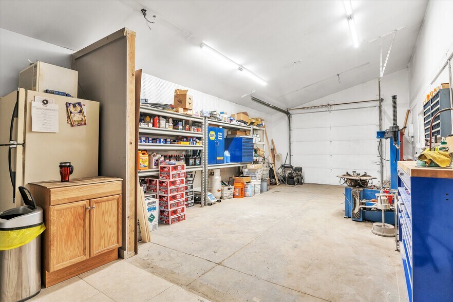 More Photos Of 9846 E Grand River Ave, Brighton Service For Sale