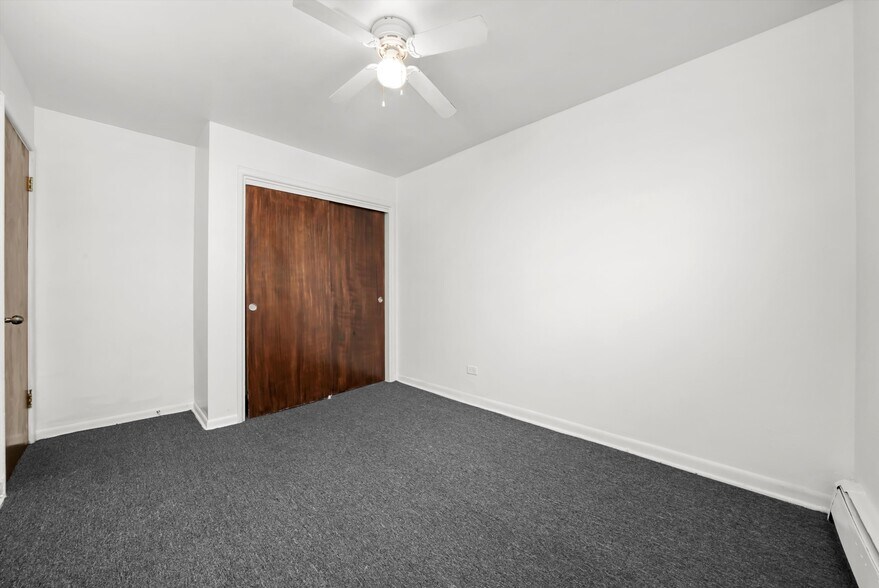 More Photos Of 1049 W Vermont Ave, Calumet Park Apartments For Sale