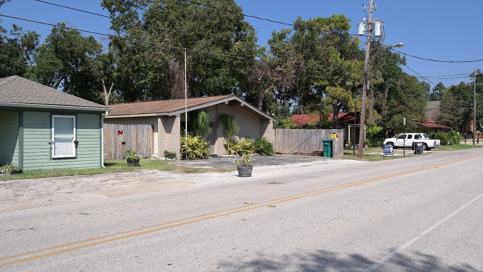 More Photos Of 1105 N Meyer Rd, Seabrook Office For Sale