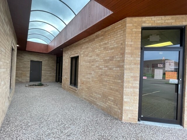 More Photos Of 926 14th St N, Texas City Medical For Sale