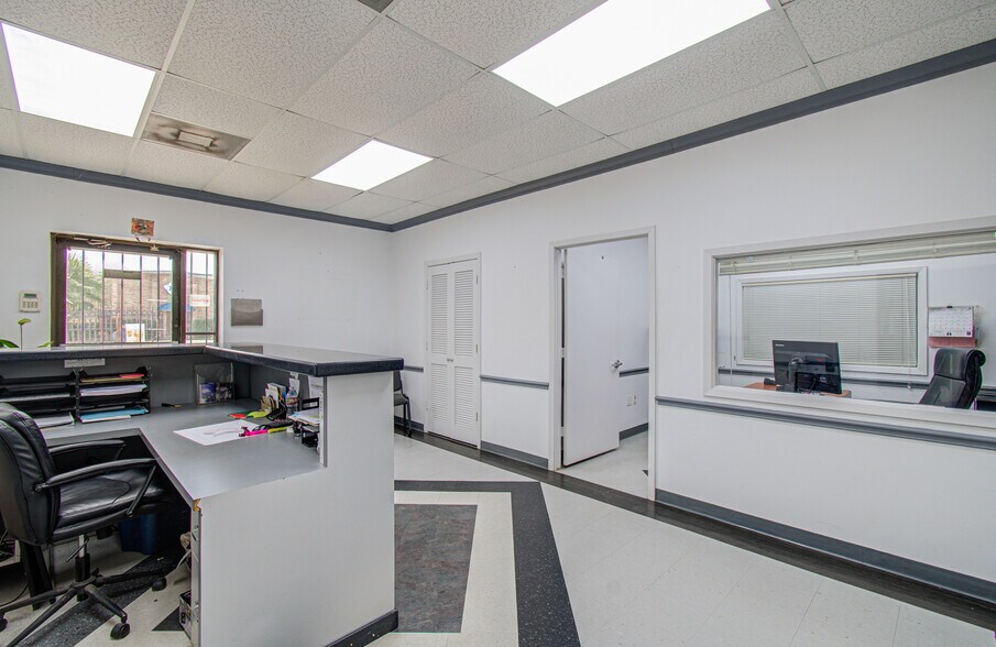More Photos Of 7571 Morley St, Houston Warehouse For Sale