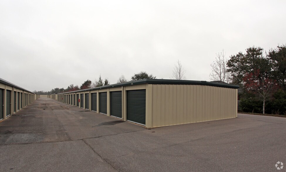 More Photos Of 4240 Berryhill Rd, Milton Self Storage For Lease