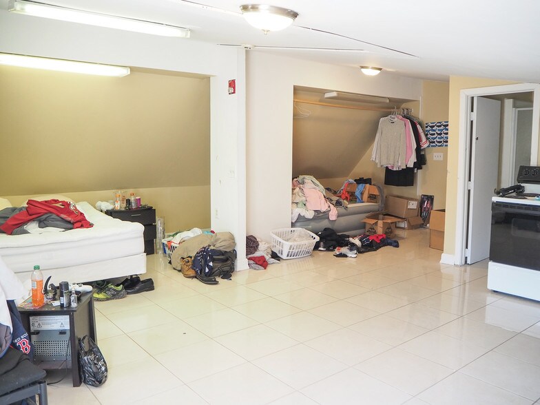 More Photos Of 1 Wall St, Cromwell Restaurant For Sale