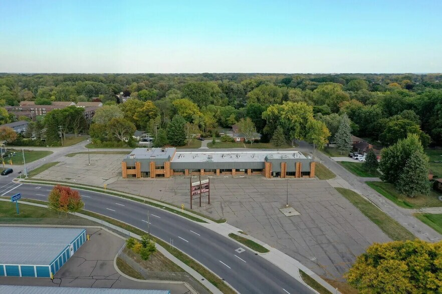 More Photos Of 38116-38160 S Gratiot Ave, Clinton Township Freestanding For Sale