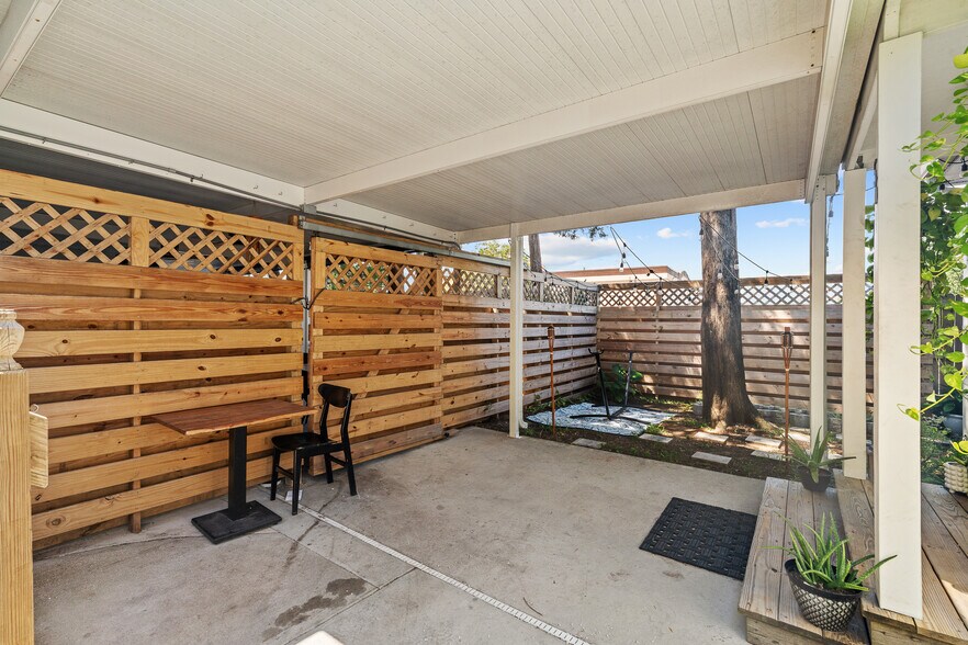 More Photos Of 56 Grove Ave, Saint Augustine Restaurant For Sale