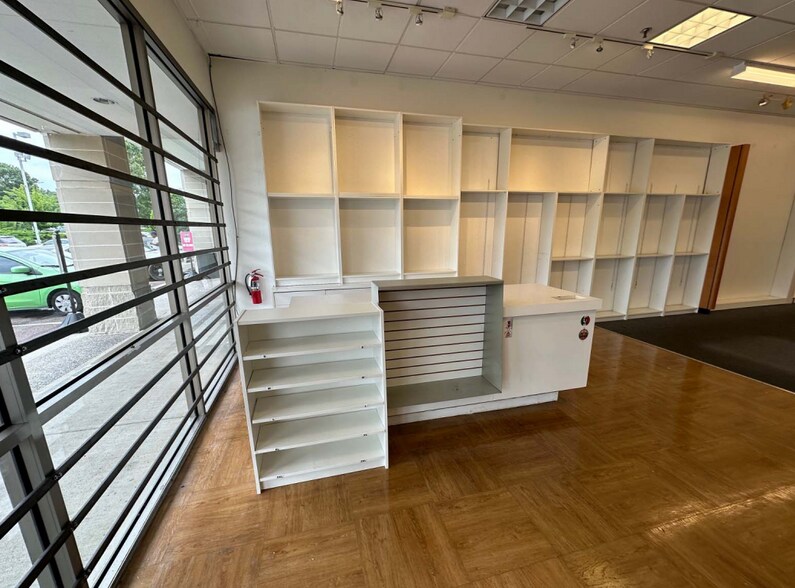 More Photos Of 465 N Germantown Pky, Cordova Unknown For Lease