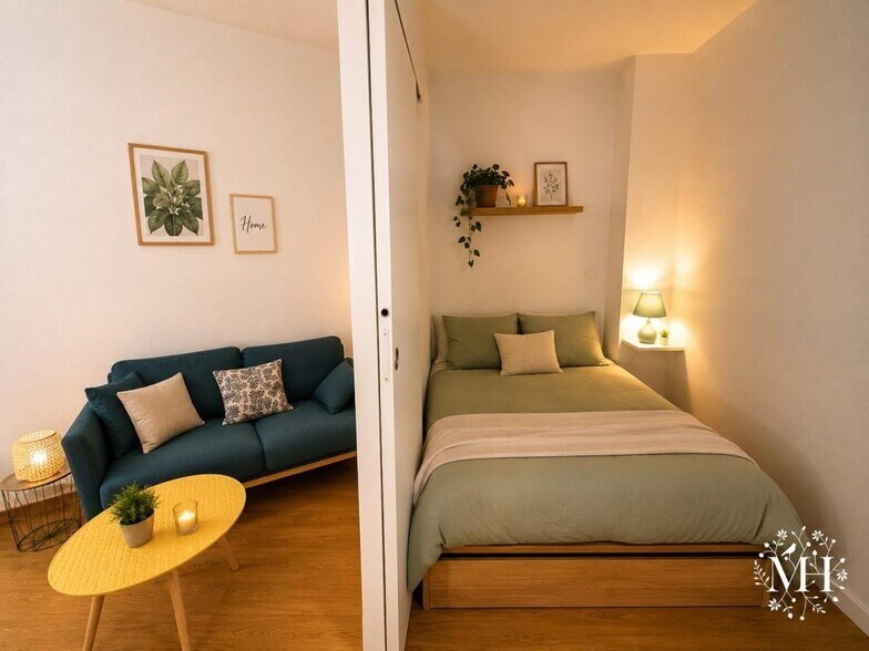 More Photos Of 57 Rue Ramey, Paris General Retail For Sale