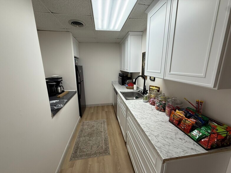 More Photos Of 1604 State Route 121 N, Murray Warehouse For Sale