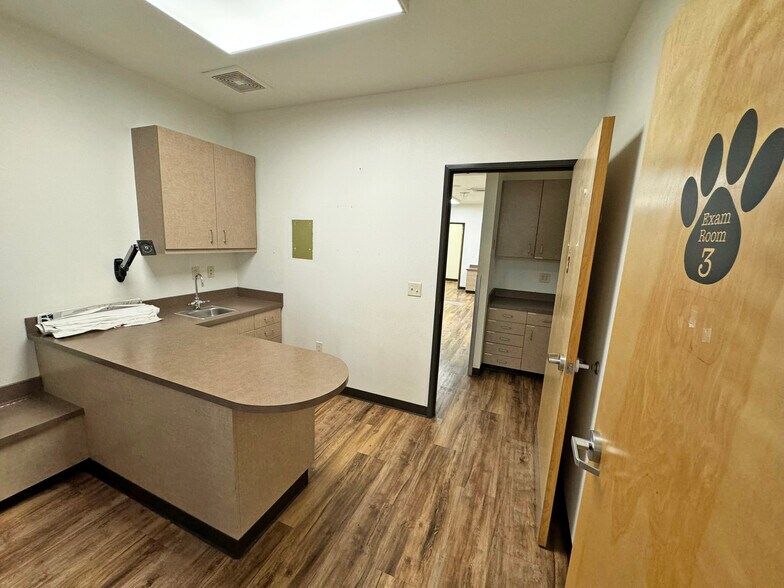 More Photos Of 6224 W State St, Boise Veterinarian Kennel For Sale