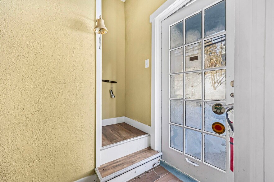 More Photos Of 68 Brook St, Croton On Hudson Showroom For Sale