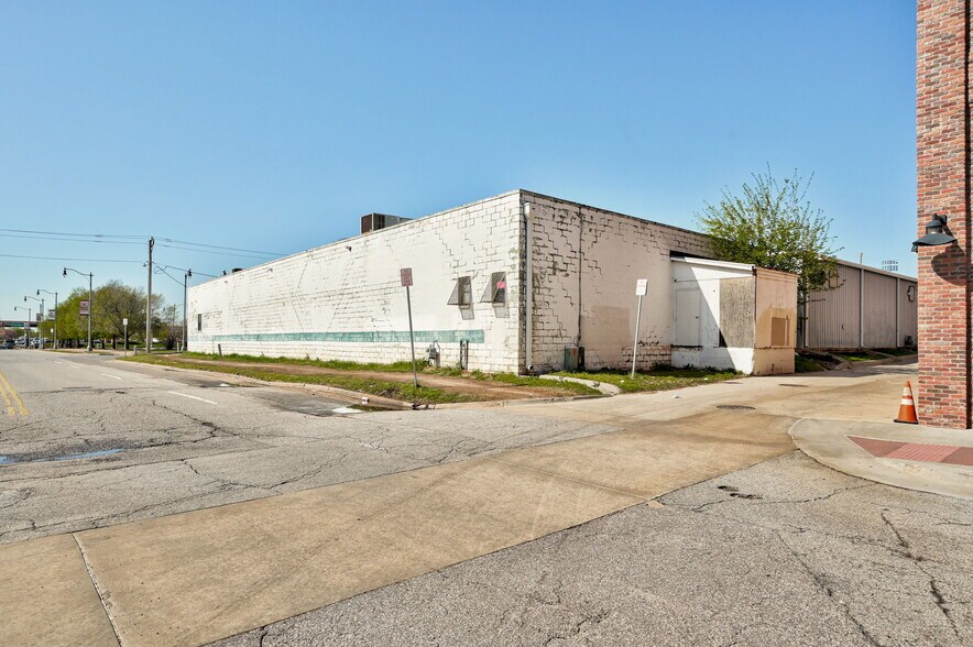 More Photos Of 515 Kings of Leon Ln, Oklahoma City Manufacturing For Sale