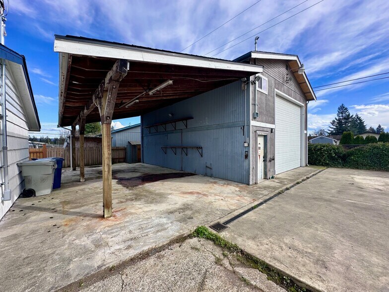 More Photos Of 11963 160th - Garage st, Renton Service For Lease