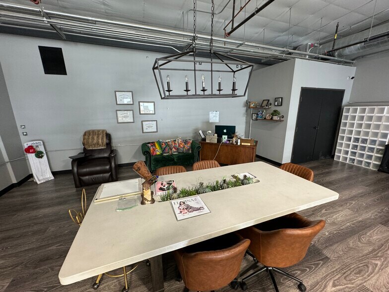 More Photos Of 7637 Fm 3009, Schertz Light Distribution For Sale