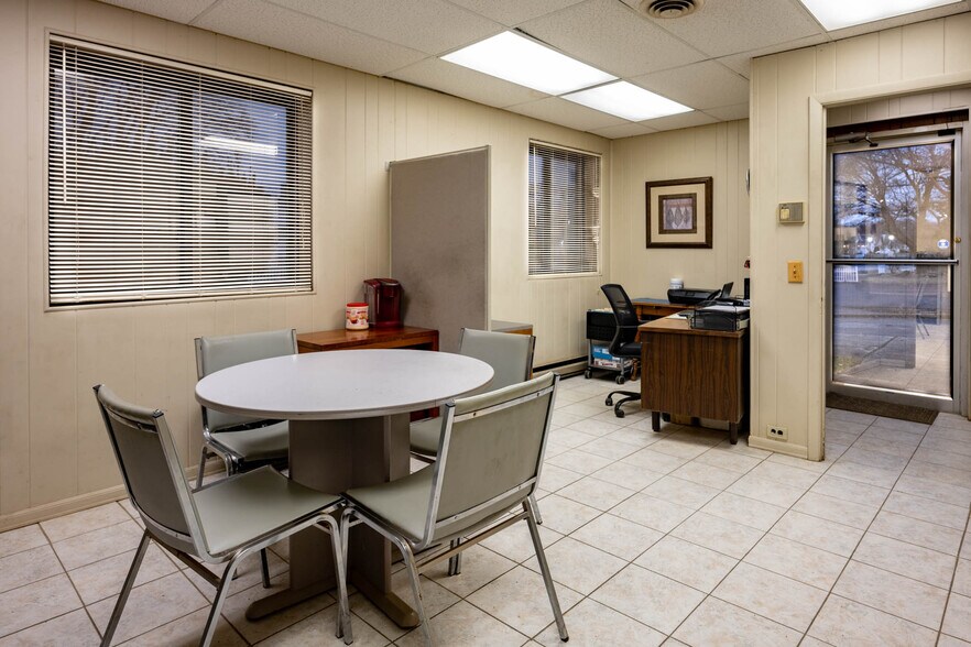 More Photos Of 170 Bennington Dr, Rochester Manufacturing For Lease