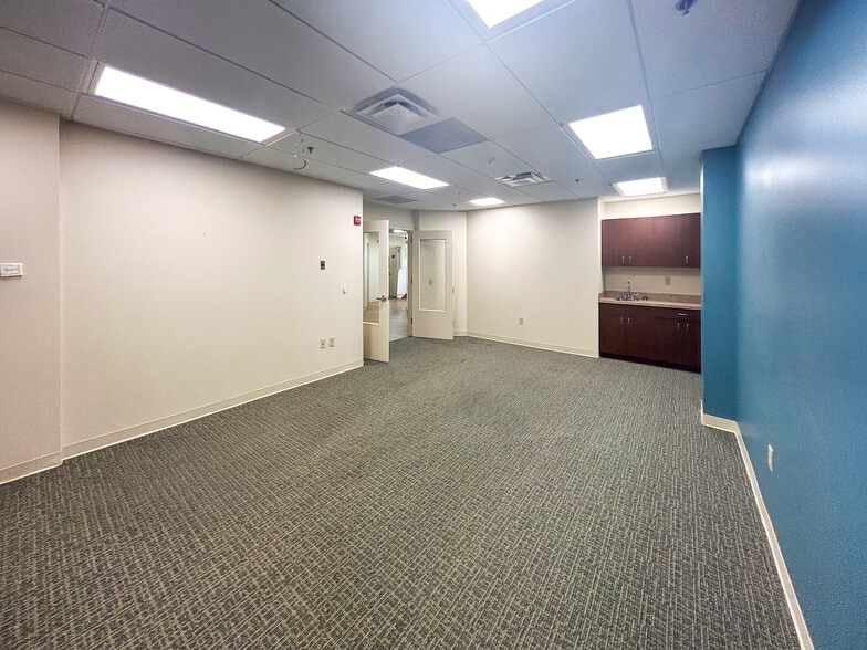 More Photos Of 8945 Guilford Rd, Columbia Office For Lease