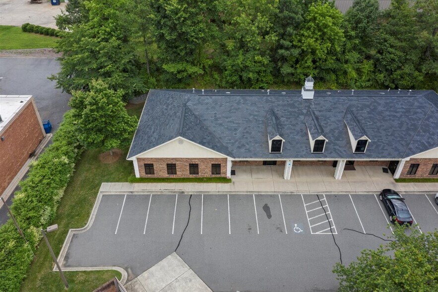 More Photos Of 2120 Crown Centre Dr, Charlotte Office For Lease