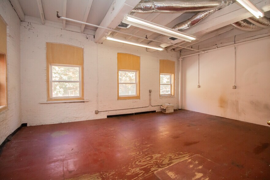 More Photos Of 21-69 S Main St, Leicester Service For Sale