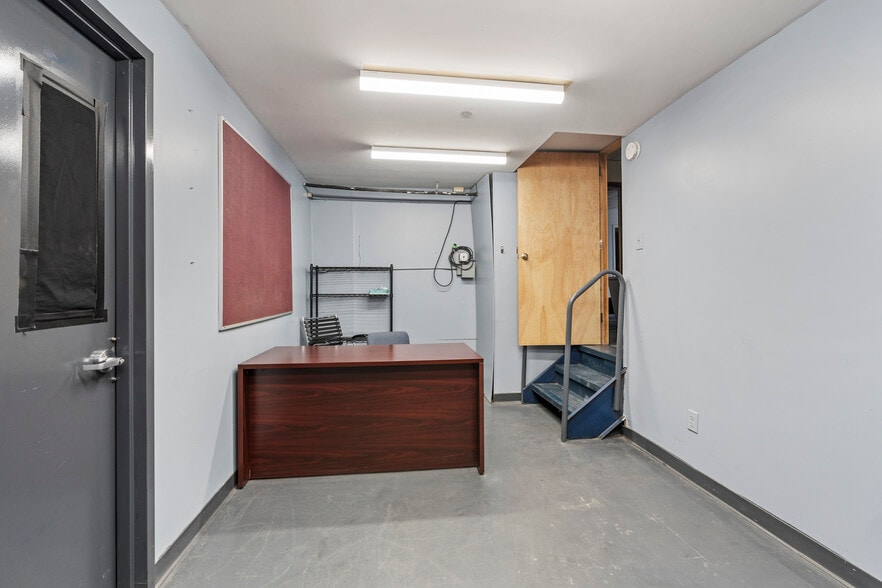 More Photos Of 4865 Arthur Kill Rd, Staten Island Warehouse For Sale