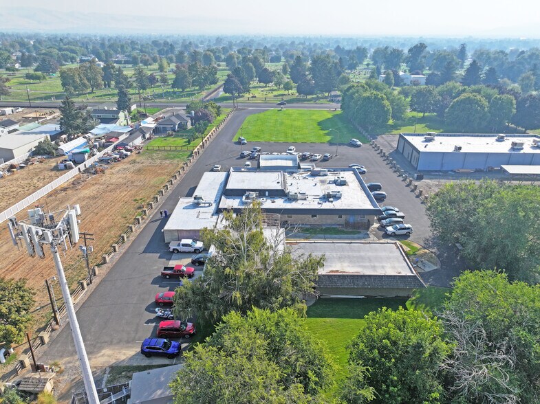 More Photos Of 1608 S 24th Ave, Yakima Movie Radio TVStudio For Sale