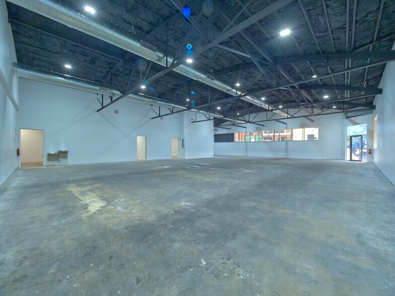 More Photos Of 18 S Main St, Brooksville Office For Lease