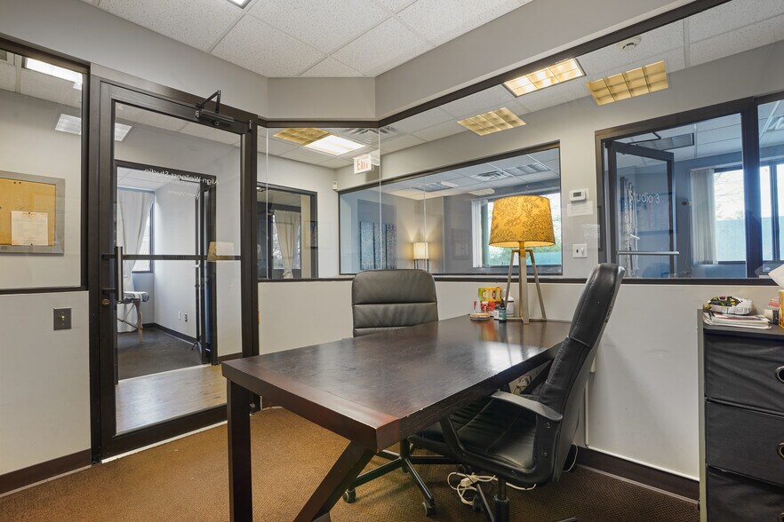 More Photos Of 10 E Willow St, Millburn Office For Lease