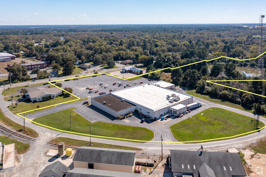 More Photos Of 140 W Dykes St, Cochran Supermarket For Lease