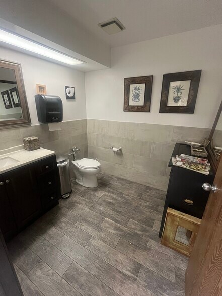 More Photos Of 21561-21591 Surveyor Cir, Huntington Beach Manufacturing For Sale