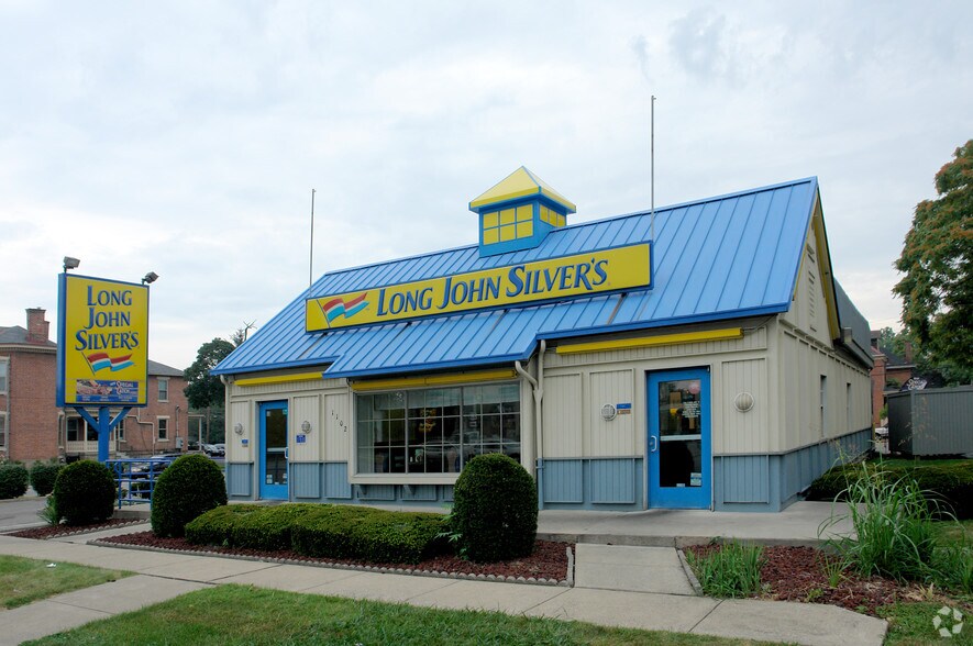 Primary Photo Of 1102 S High St, Columbus Fast Food For Lease