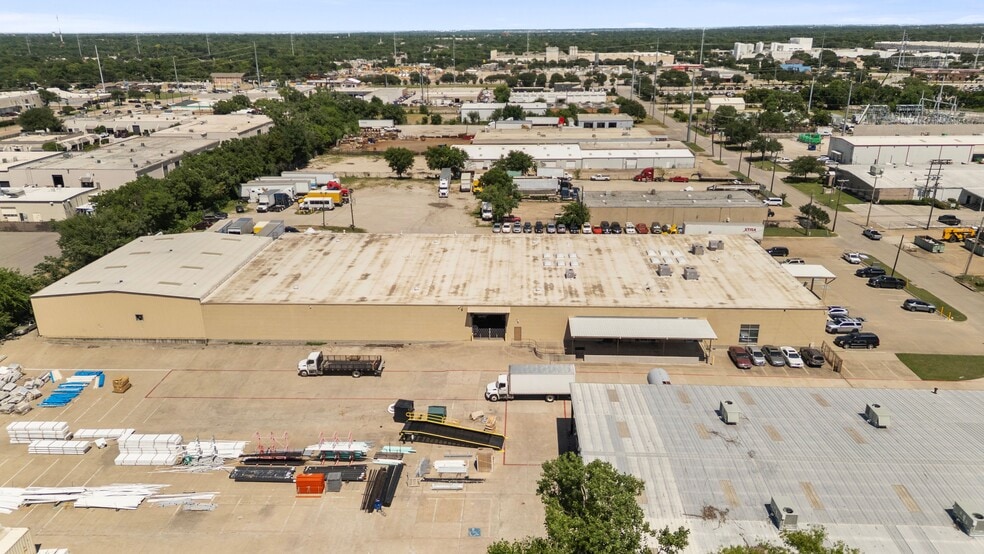 More Photos Of 2747 Oakland Ave, Garland Warehouse For Lease