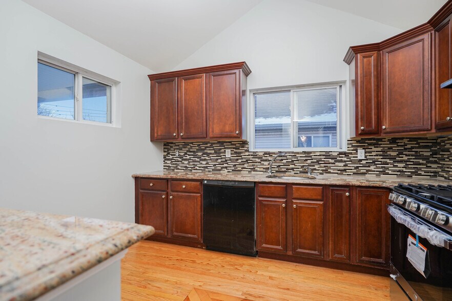 More Photos Of 1330-1332 Rockland Ave, Staten Island Medical For Sale