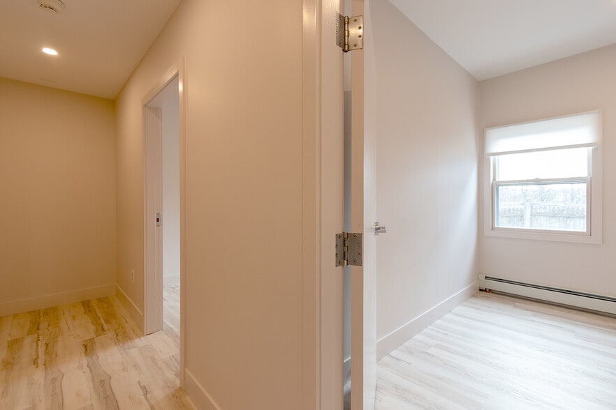 More Photos Of 166 Albany Ave, Kingston Medical For Lease
