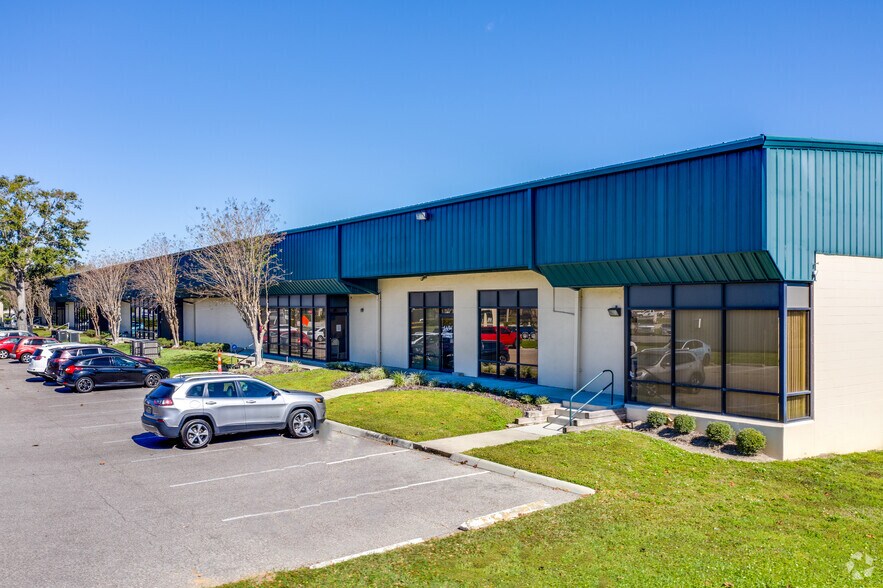 More Photos Of 3601 Vineland Rd, Orlando Warehouse For Lease