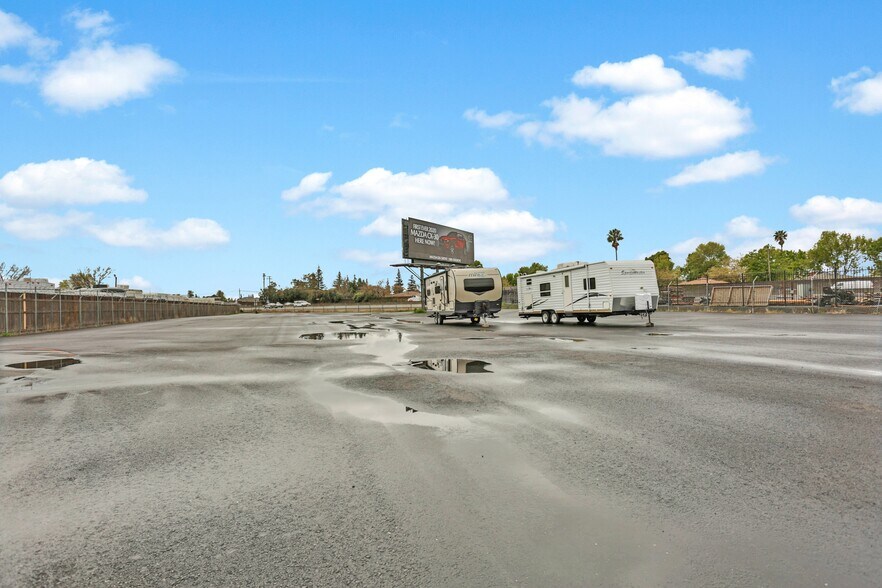More Photos Of 5650 66th Ave, Sacramento Self Storage For Sale
