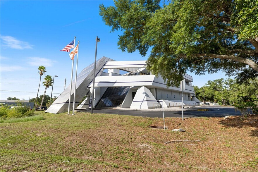 More Photos Of 1000 N Tamiami Trl, Nokomis Bank For Sale