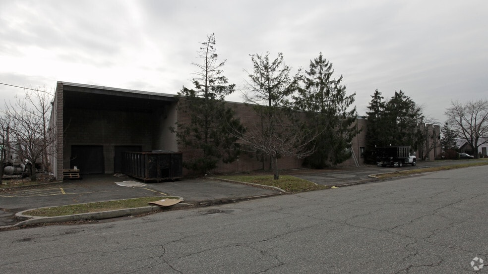 More Photos Of 75 Triangle Blvd, Carlstadt Warehouse For Lease