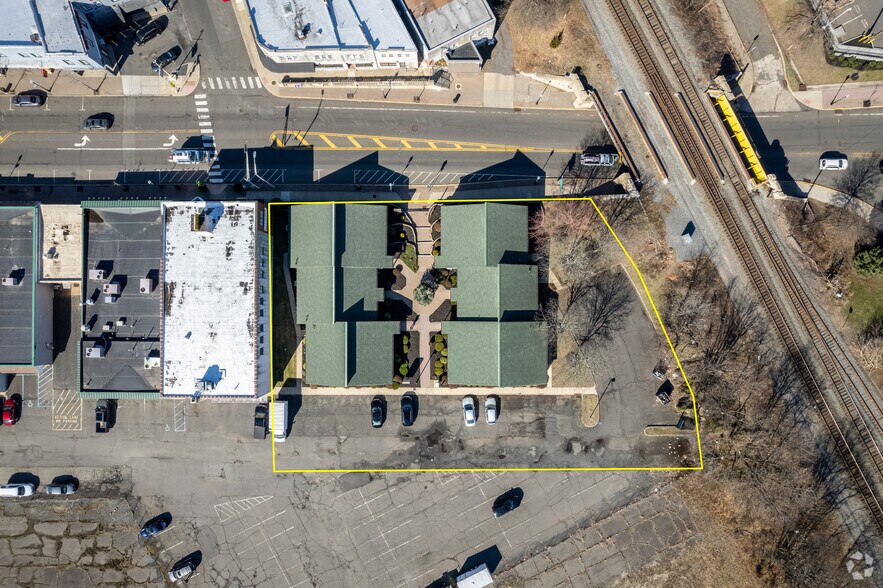 More Photos Of 17-19 S Main St, Manville Loft Creative Space For Lease